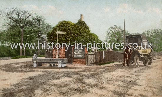 The Turnpike, Woodford Green, Essex. c.1911.